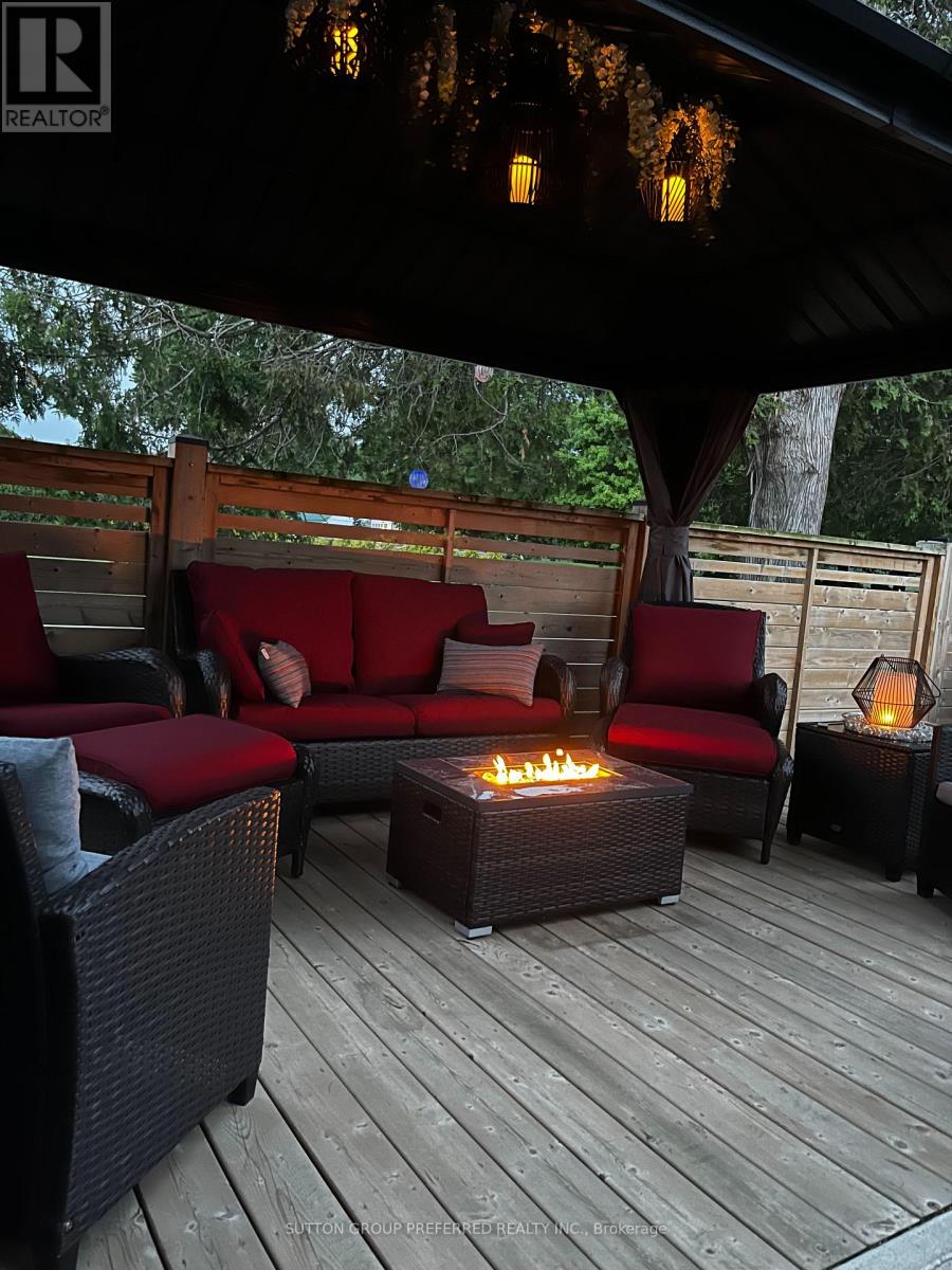 21 Armstrong Street, Strathroy-Caradoc, Ontario  N0L 1V0 - Photo 2 - X12878494