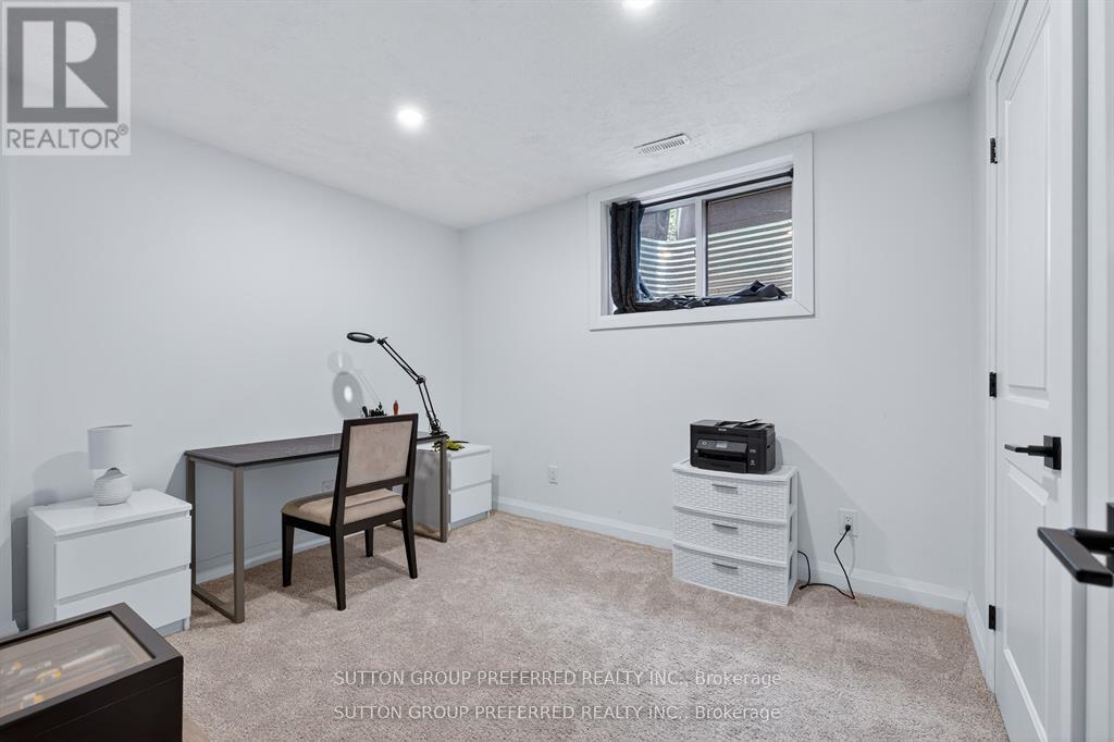 21 Armstrong Street, Strathroy-Caradoc, Ontario  N0L 1V0 - Photo 31 - X12878494