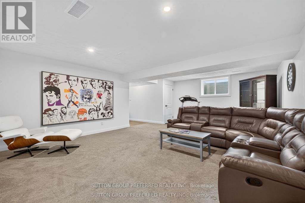 21 Armstrong Street, Strathroy-Caradoc, Ontario  N0L 1V0 - Photo 33 - X12878494