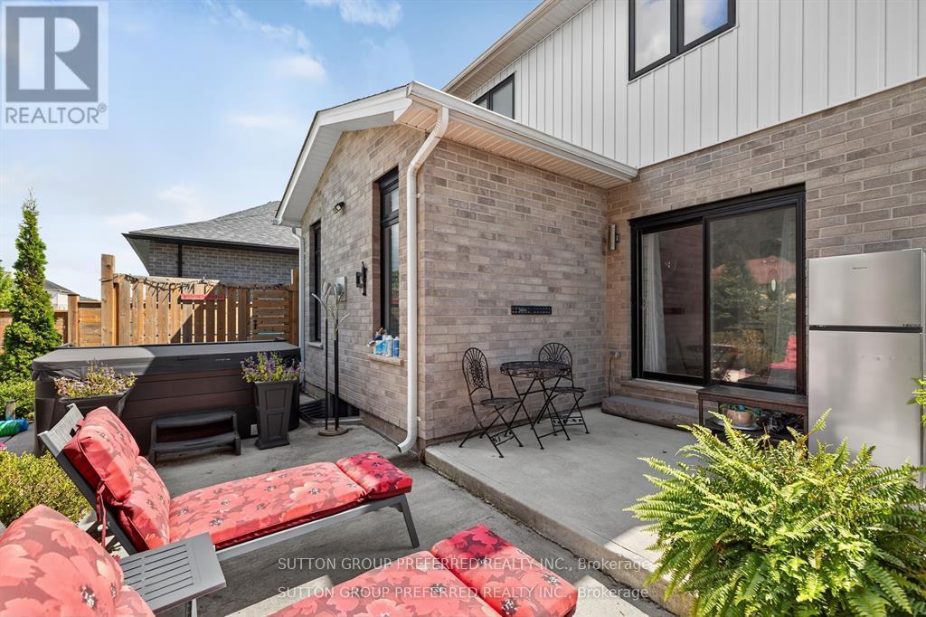 21 Armstrong Street, Strathroy-Caradoc, Ontario  N0L 1V0 - Photo 35 - X12878494