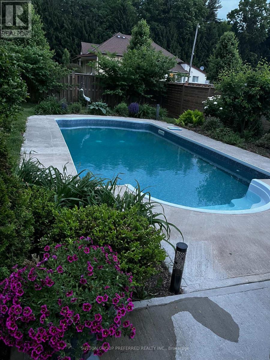 21 Armstrong Street, Strathroy-Caradoc, Ontario  N0L 1V0 - Photo 5 - X12878494