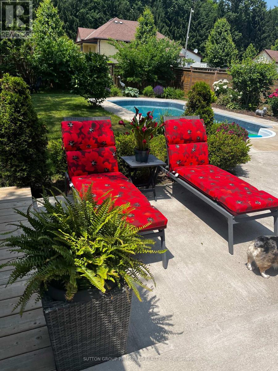 21 Armstrong Street, Strathroy-Caradoc, Ontario  N0L 1V0 - Photo 6 - X12878494