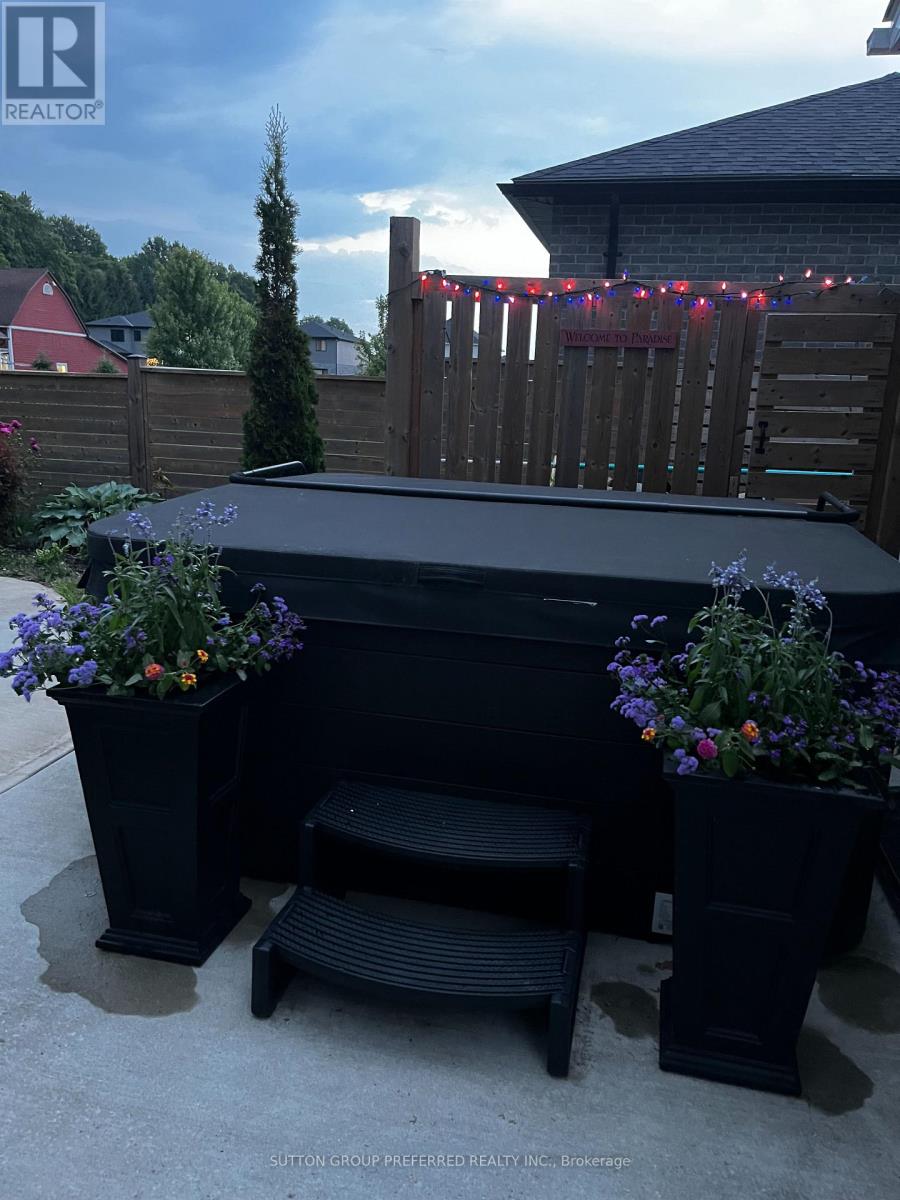 21 Armstrong Street, Strathroy-Caradoc, Ontario  N0L 1V0 - Photo 7 - X12878494