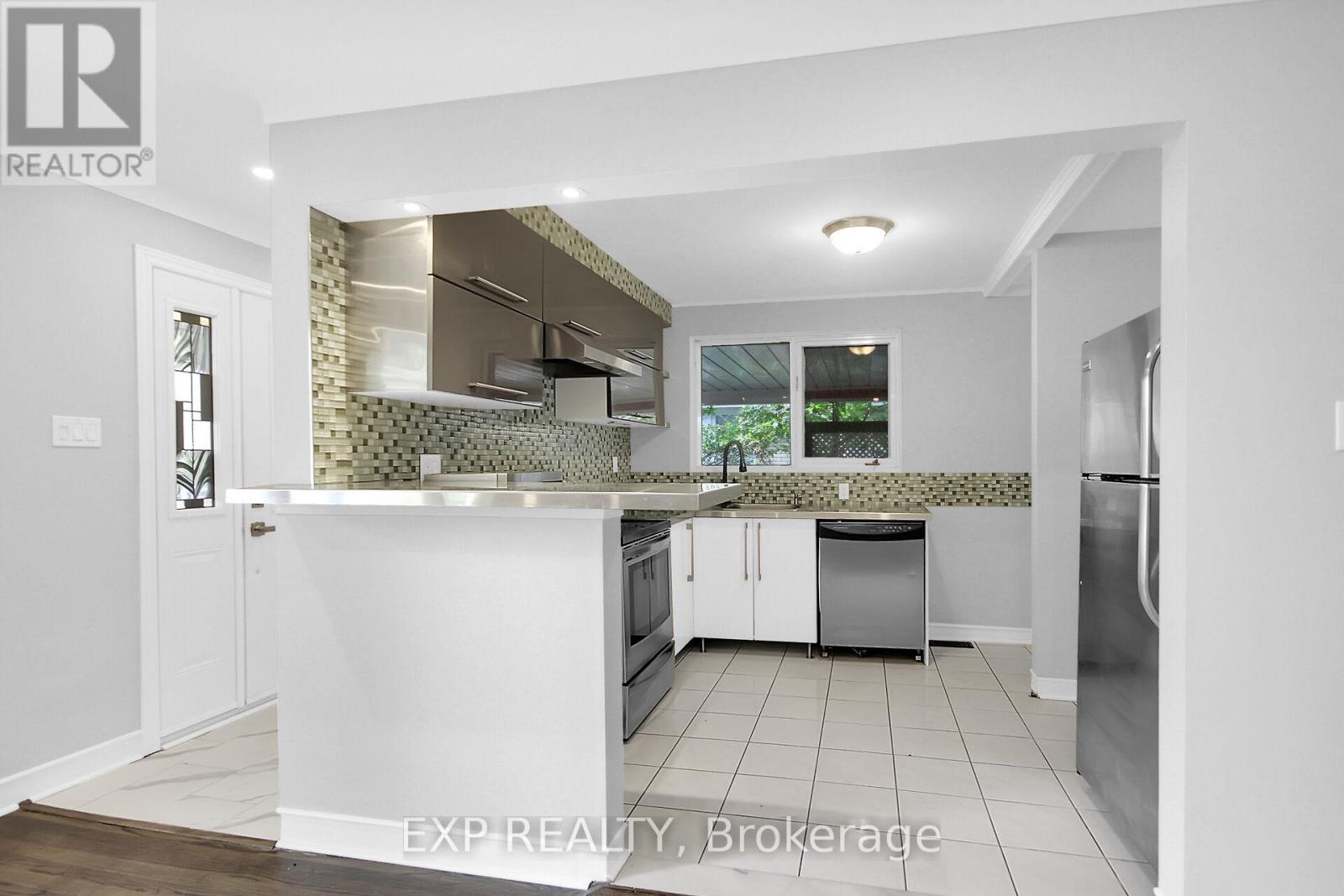 2247 Miramichi Street, Ottawa, Ontario  K2C 0Z1 - Photo 10 - X12878482