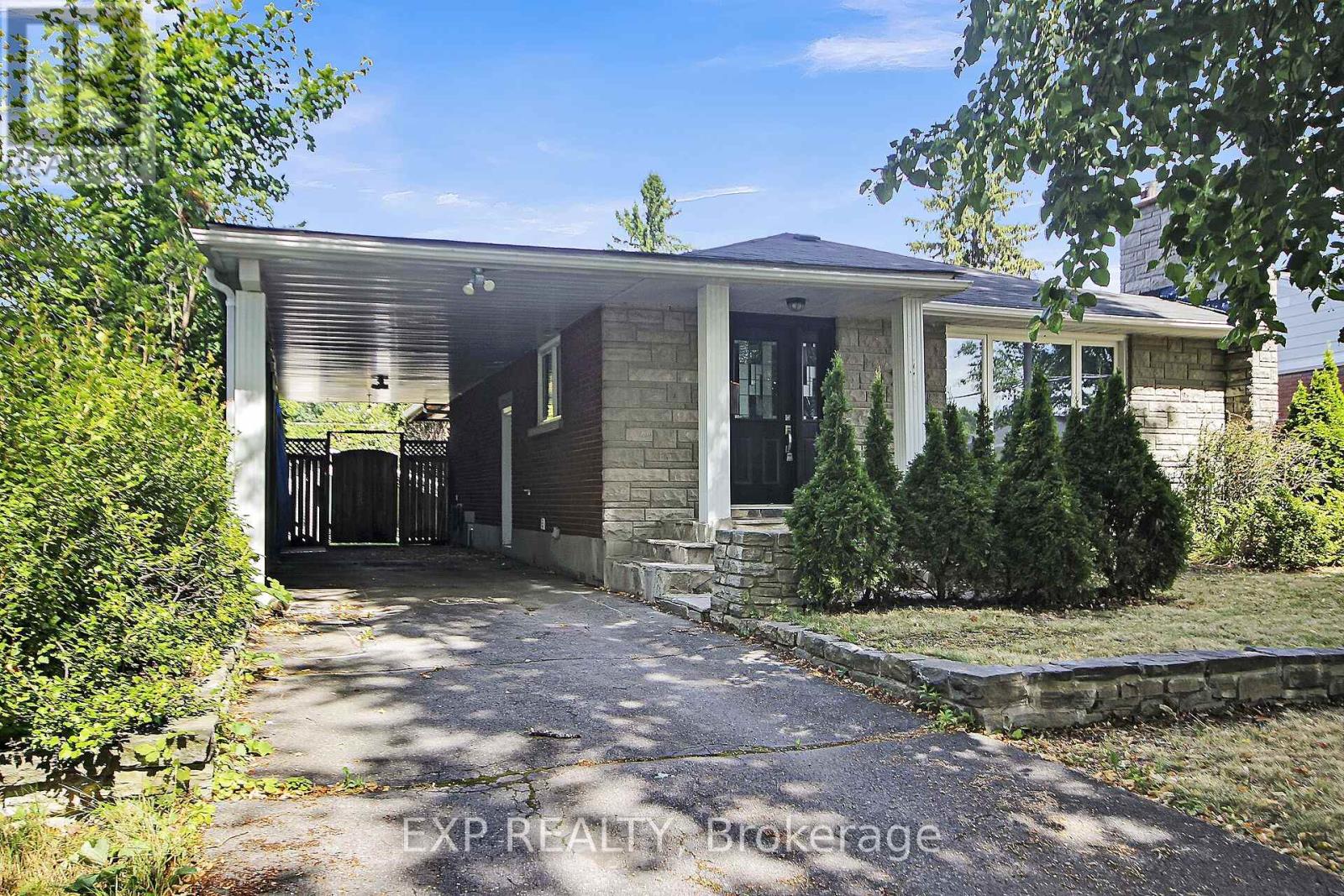 2247 Miramichi Street, Ottawa, Ontario  K2C 0Z1 - Photo 2 - X12878482