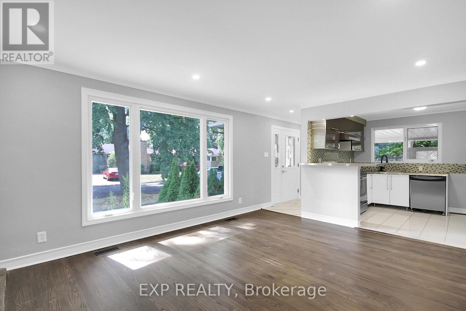 2247 Miramichi Street, Ottawa, Ontario  K2C 0Z1 - Photo 4 - X12878482