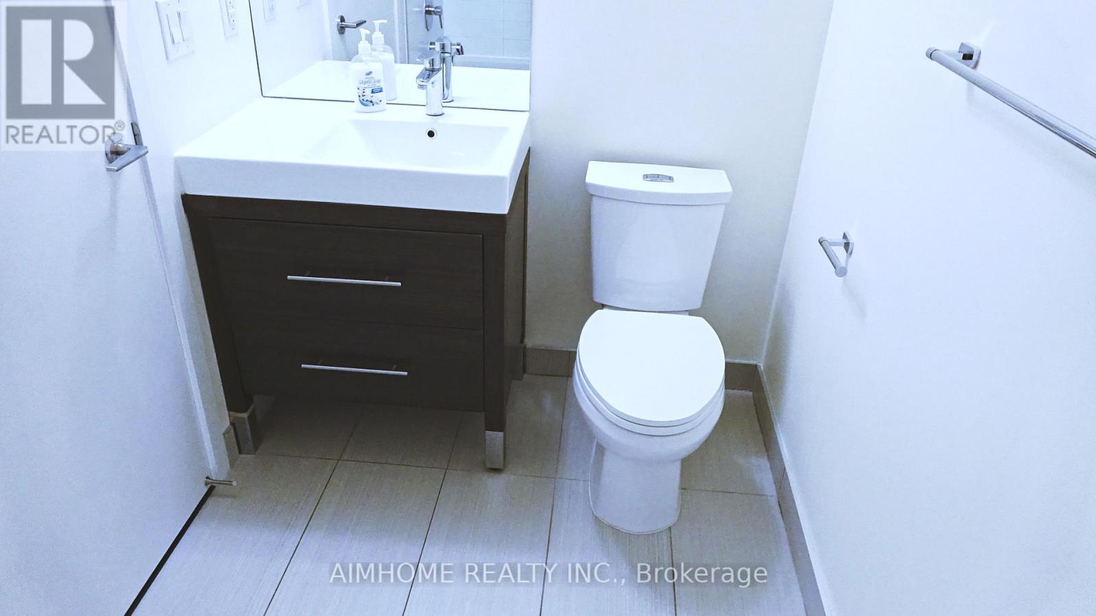 70 Forest Manor Road, Toronto, Ontario  M2J 0A9 - Photo 5 - C12878496