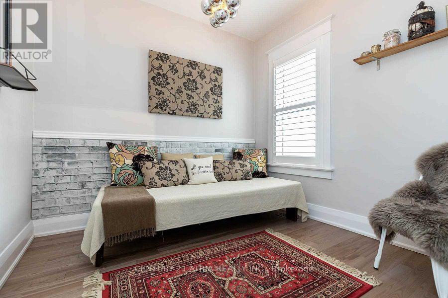 639 MORTIMER AVENUE, Toronto, Ontario