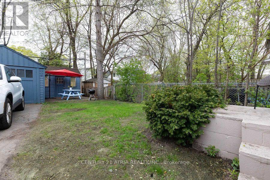 639 Mortimer Avenue, Toronto, Ontario  M4C 2J9 - Photo 10 - E12878410