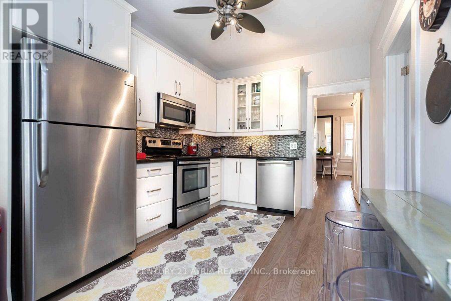 639 Mortimer Avenue, Toronto, Ontario  M4C 2J9 - Photo 4 - E12878410