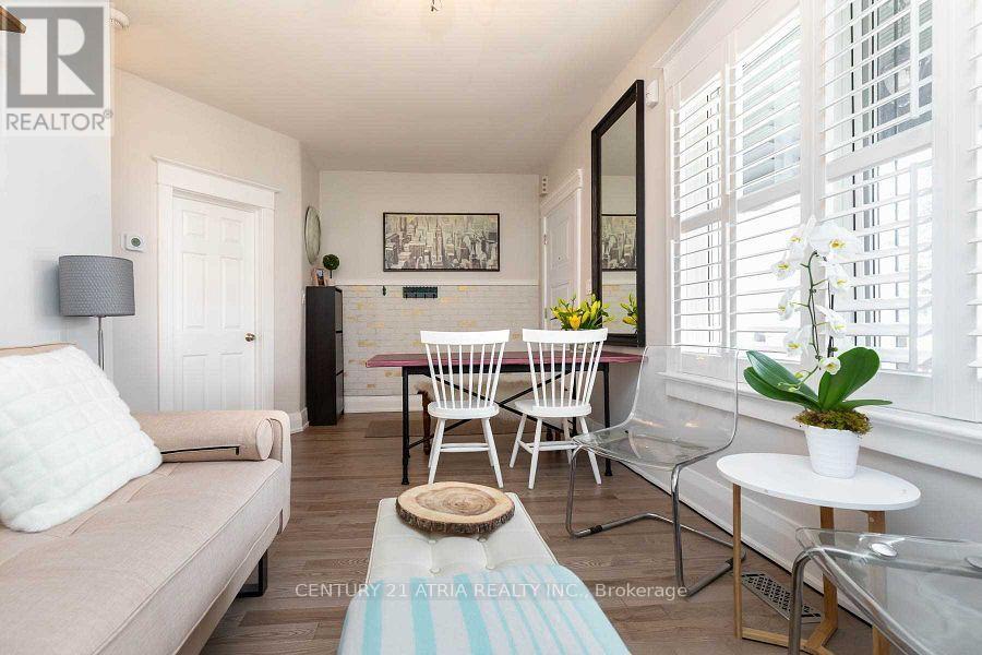 639 Mortimer Avenue, Toronto, Ontario  M4C 2J9 - Photo 5 - E12878410