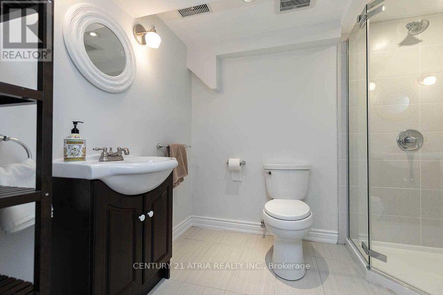 639 Mortimer Avenue, Toronto, Ontario  M4C 2J9 - Photo 7 - E12878410