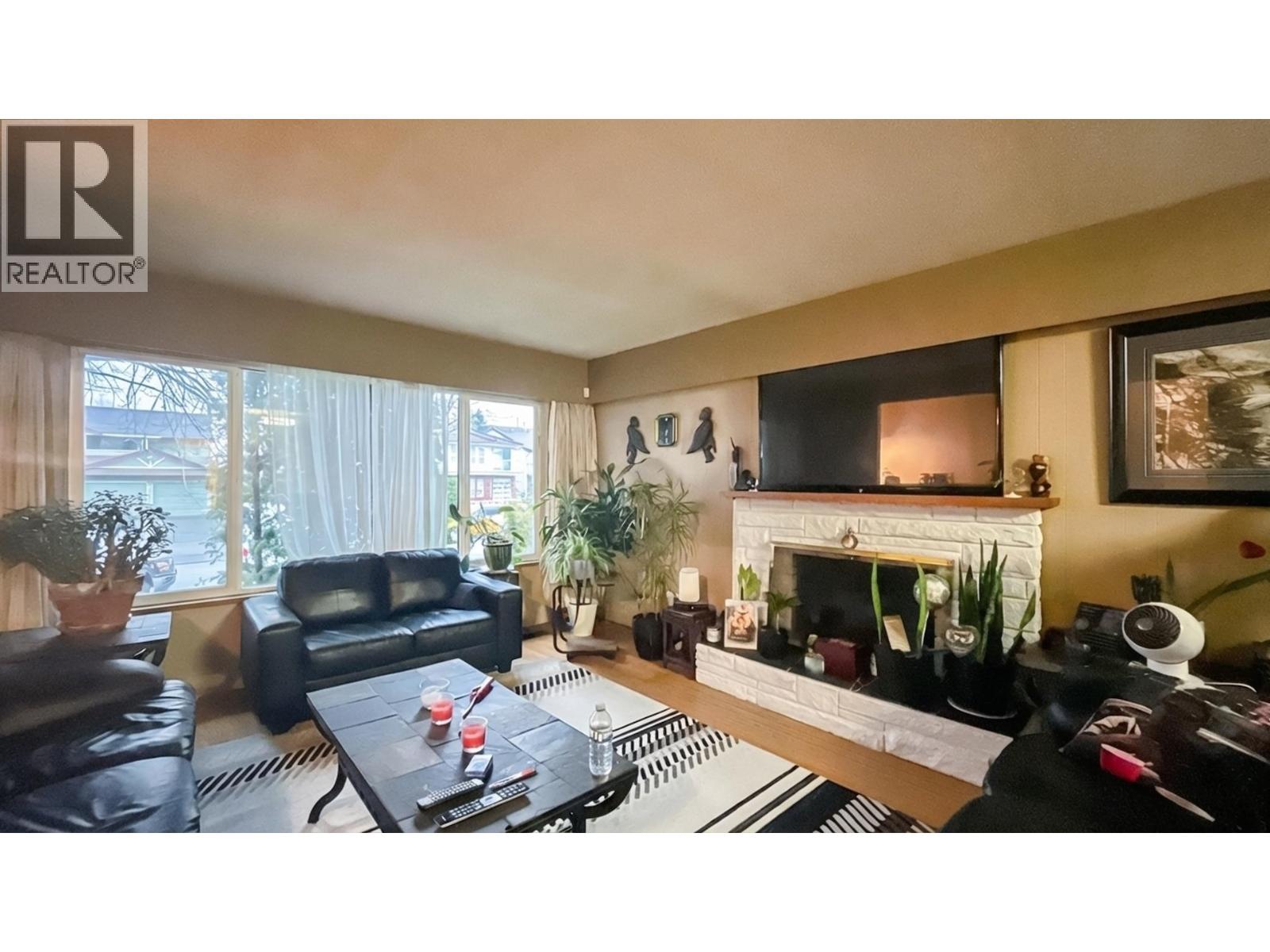 6609-6611 Lakeview Avenue, Burnaby, British Columbia  V5E 2P6 - Photo 3 - R3098764