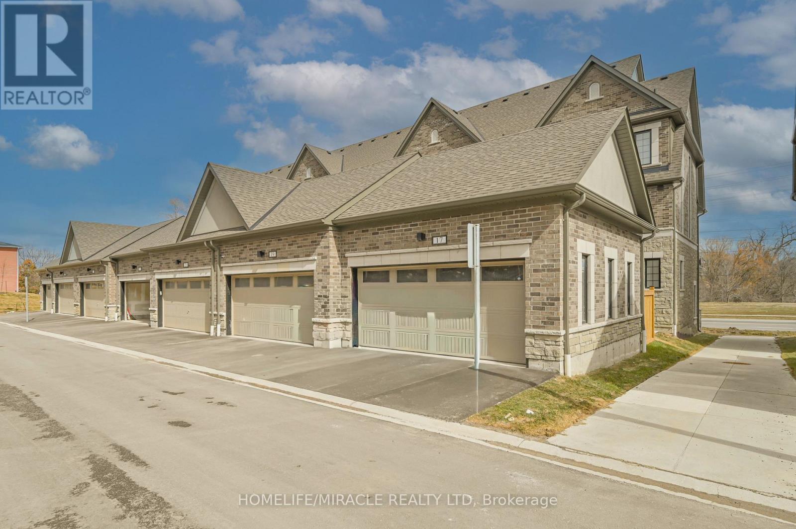 17 Selfridge Way, Whitby, Ontario  L1N 0N9 - Photo 40 - E12878252