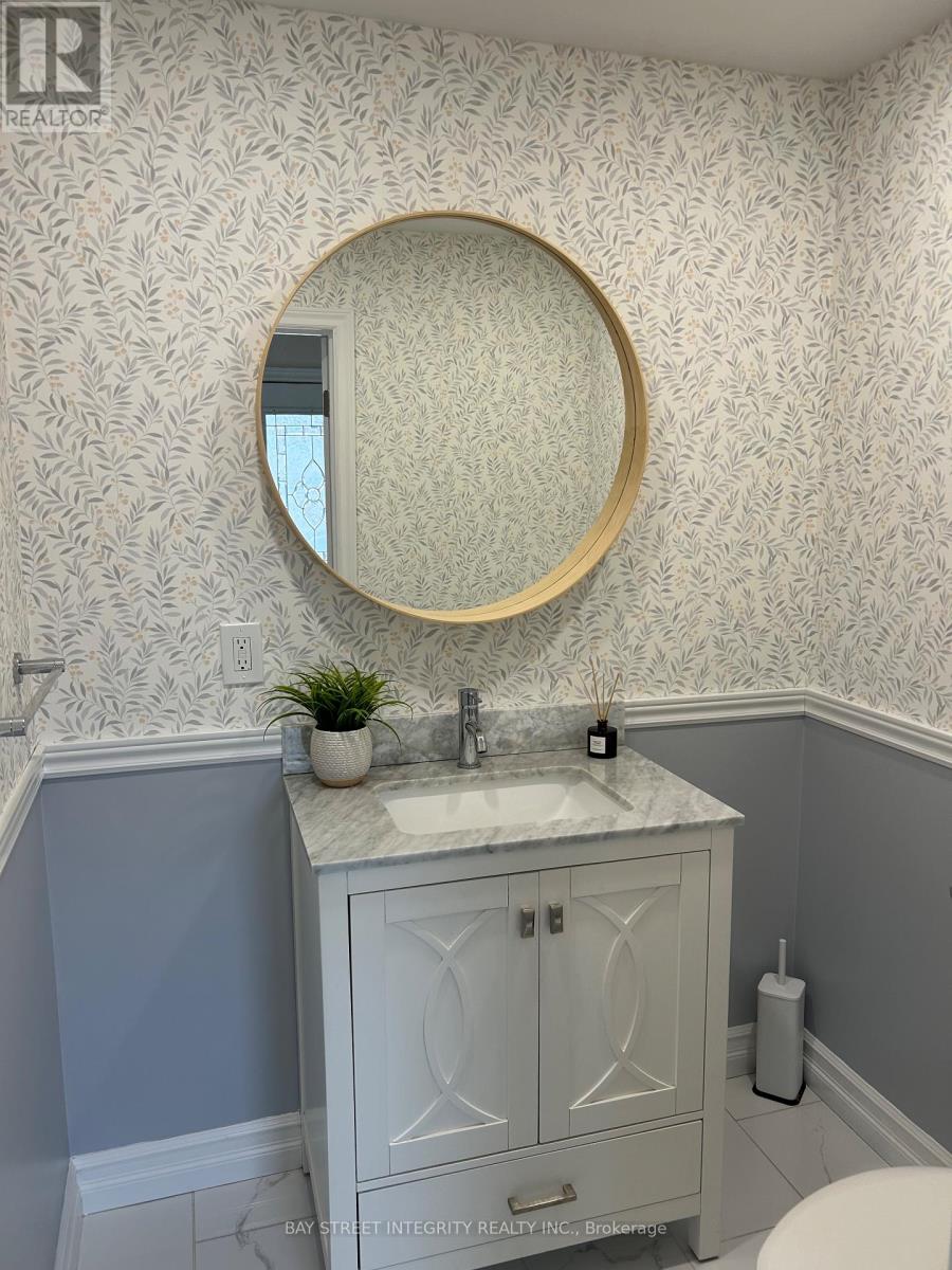 157 Orchard Heights Boulevard, Aurora, Ontario  L4G 3A3 - Photo 3 - N12874848