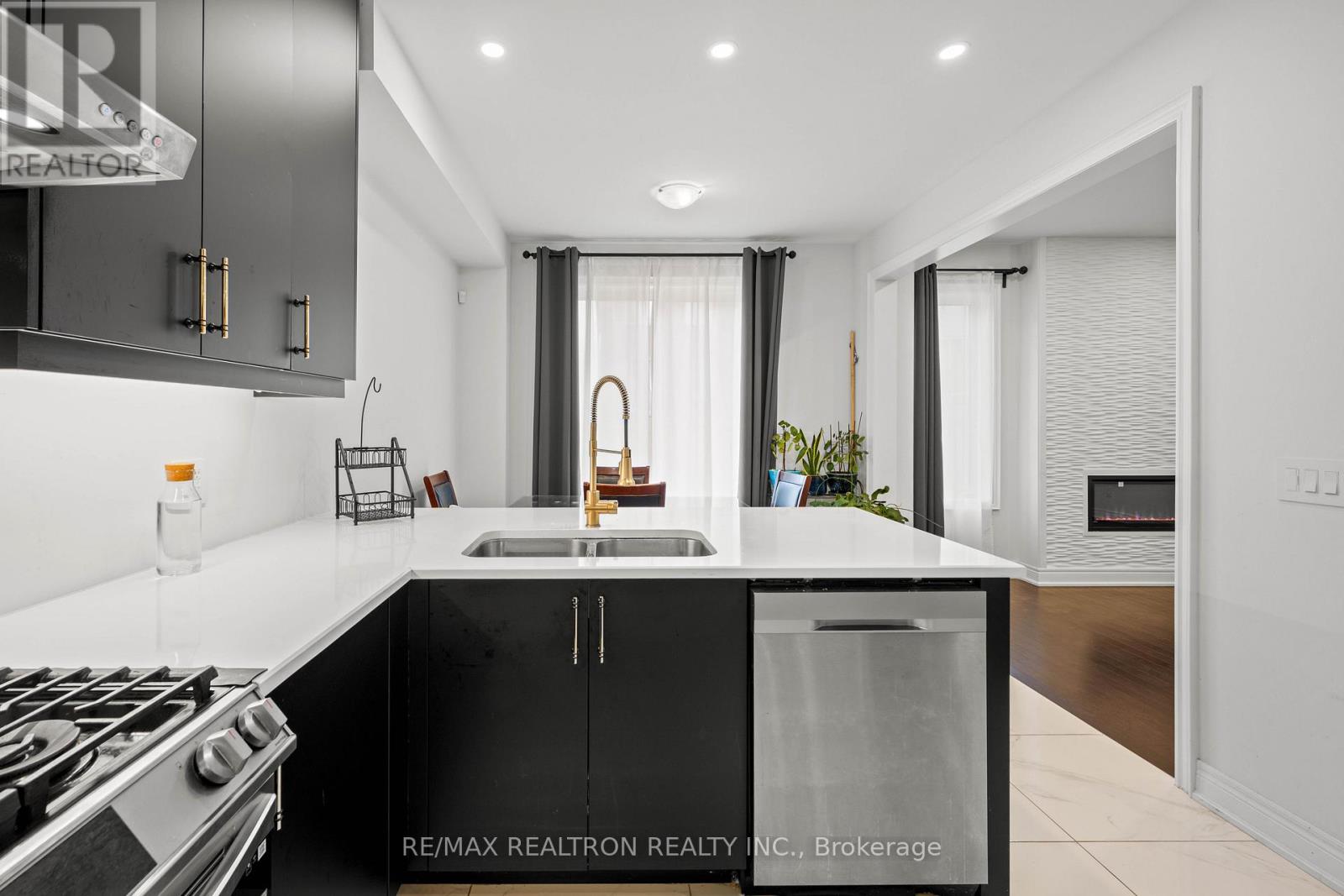 10 Neilly Terrace, Bradford West Gwillimbury, Ontario  L3Z 4K9 - Photo 18 - N12878426