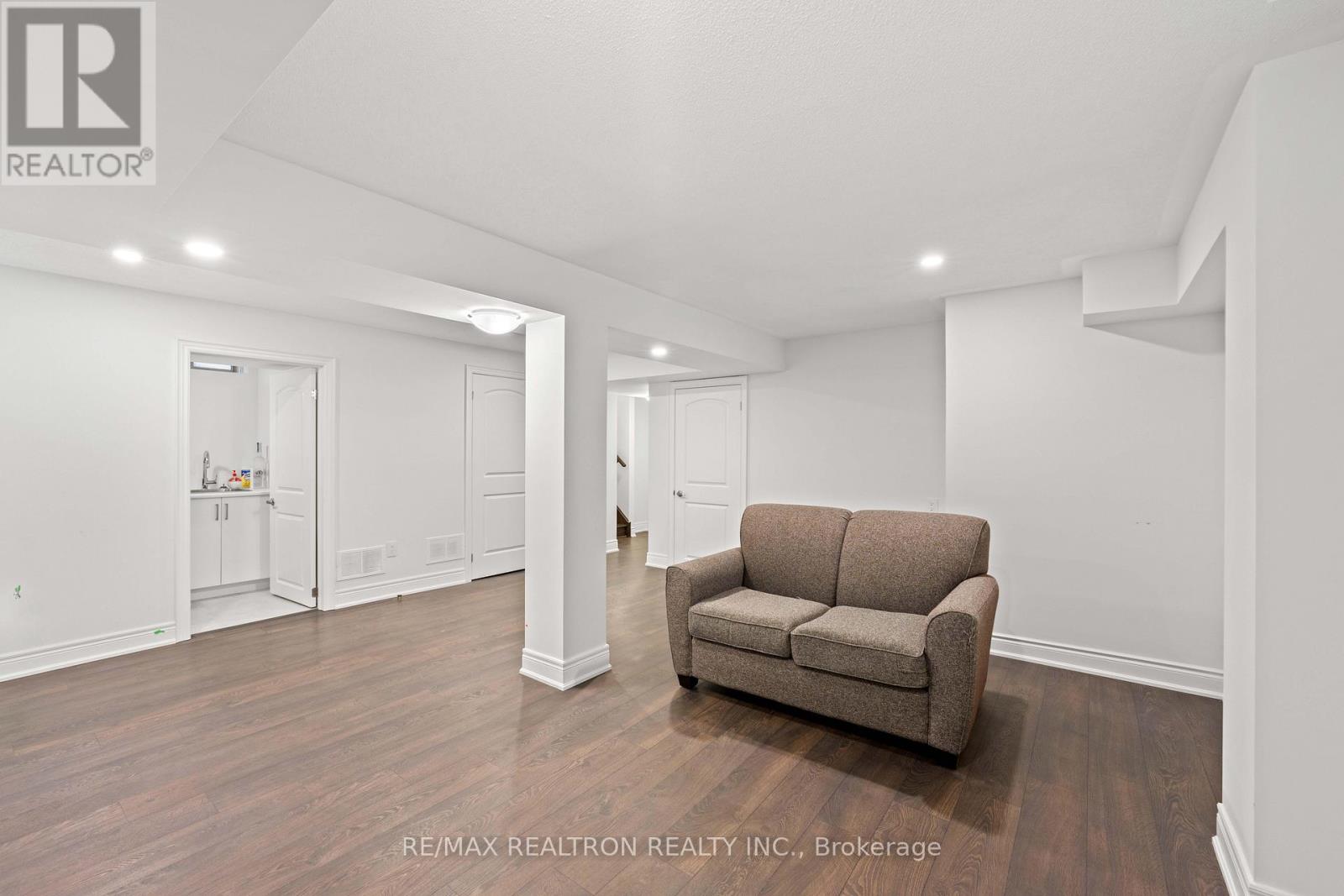 10 Neilly Terrace, Bradford West Gwillimbury, Ontario  L3Z 4K9 - Photo 43 - N12878426