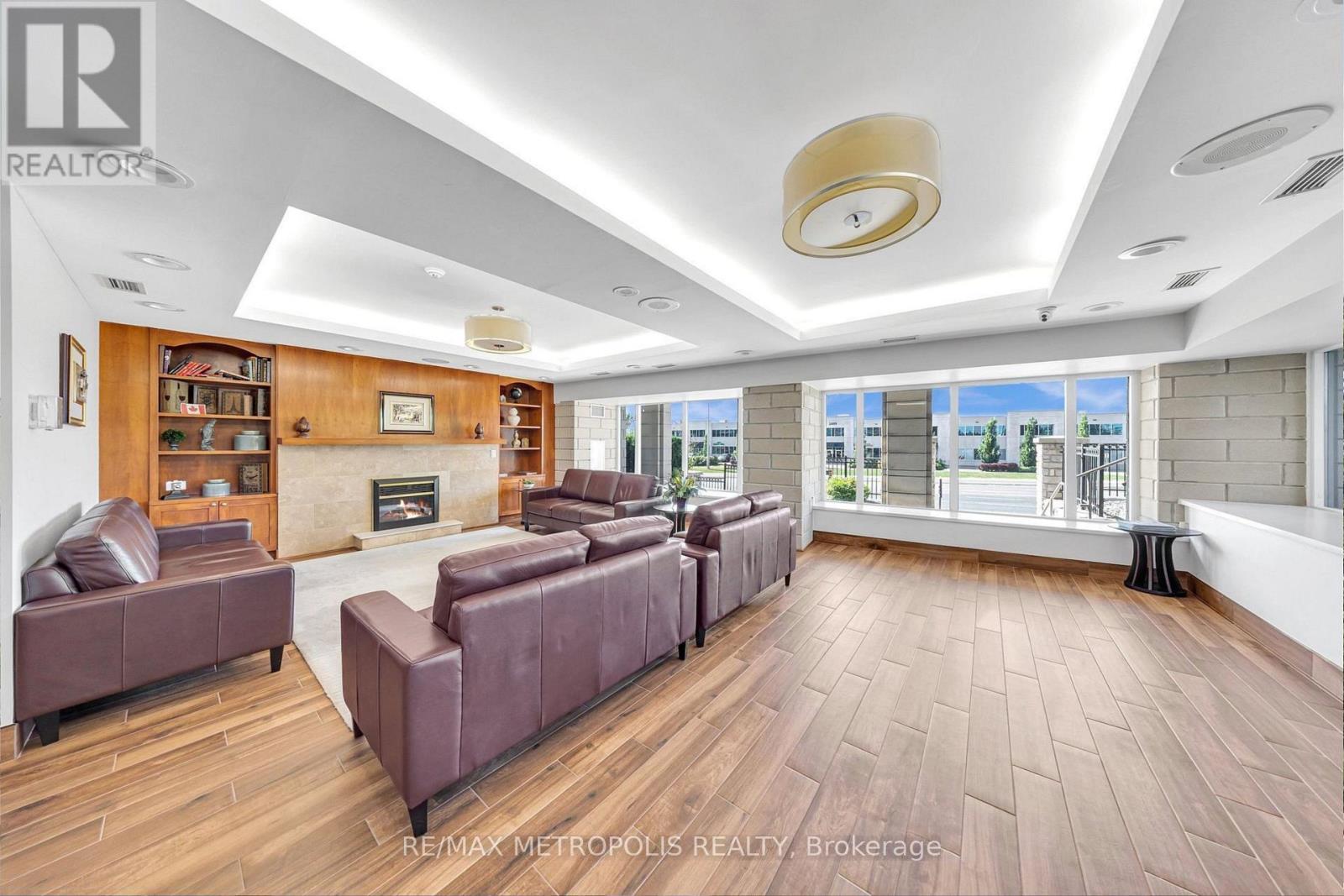 216 - 2500 Rutherford Road, Vaughan, Ontario  L4K 5N7 - Photo 2 - N12878504