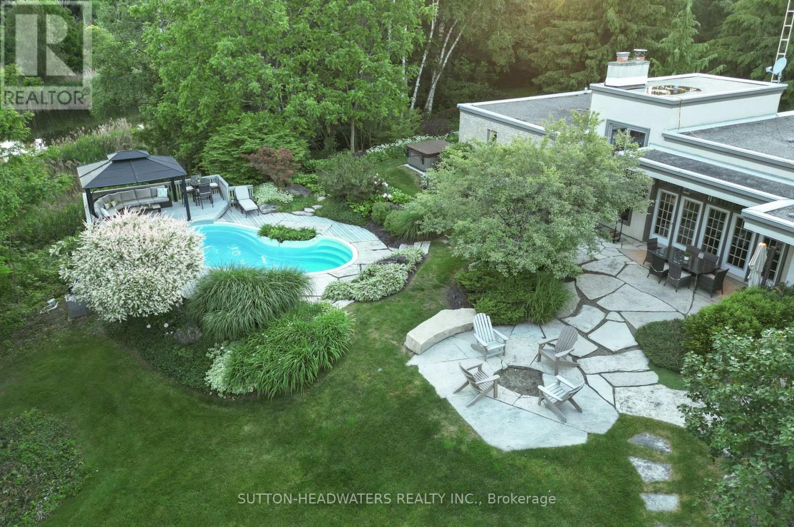 30 Cedar Drive, Caledon, Ontario  L7K 1H6 - Photo 3 - W12878420