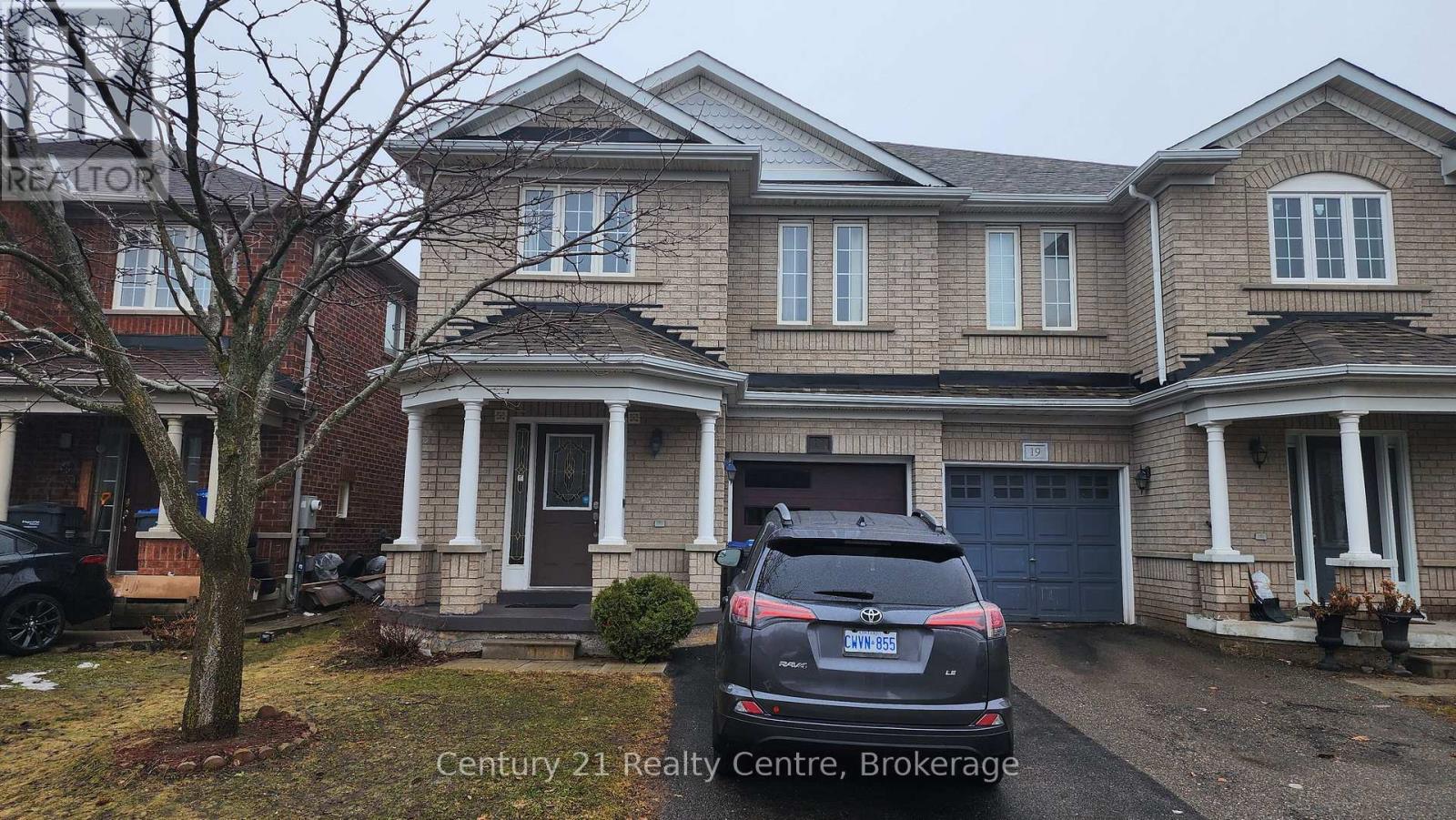 17 Vermont Road, Brampton (Fletcher's Meadow), Ontario  L7A 3G3 - Photo 2 - W12878440