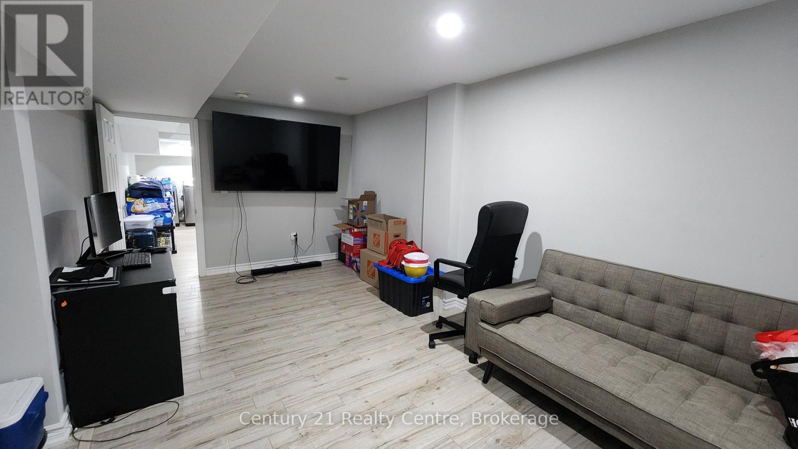 17 Vermont Road, Brampton (Fletcher's Meadow), Ontario  L7A 3G3 - Photo 22 - W12878440