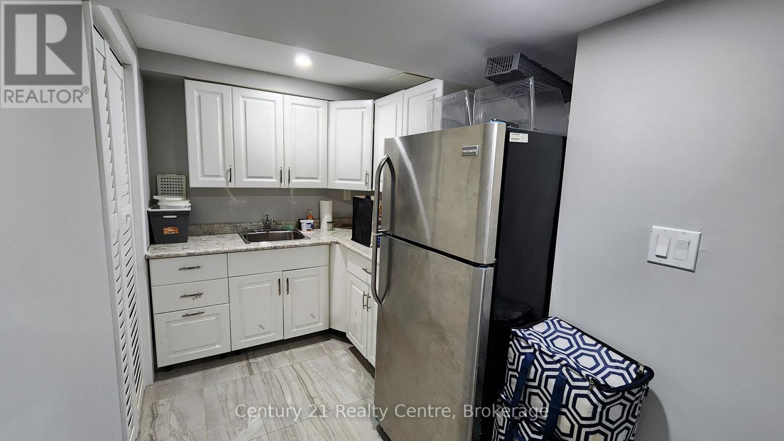 17 Vermont Road, Brampton (Fletcher's Meadow), Ontario  L7A 3G3 - Photo 23 - W12878440