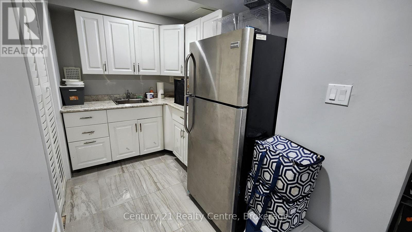 17 Vermont Road, Brampton (Fletcher's Meadow), Ontario  L7A 3G3 - Photo 24 - W12878440