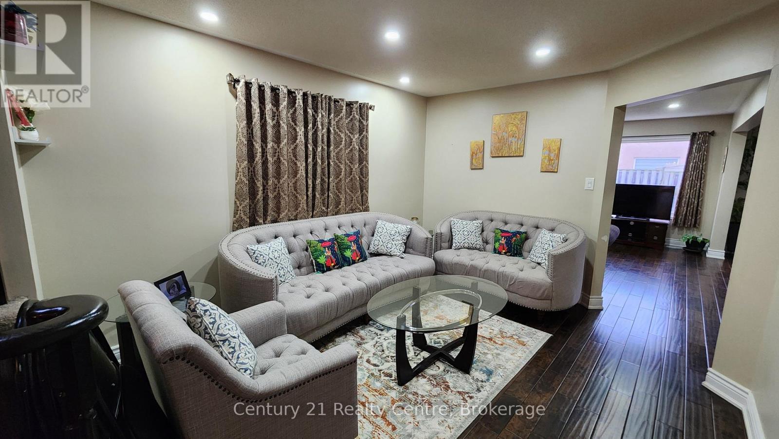 17 Vermont Road, Brampton (Fletcher's Meadow), Ontario  L7A 3G3 - Photo 6 - W12878440