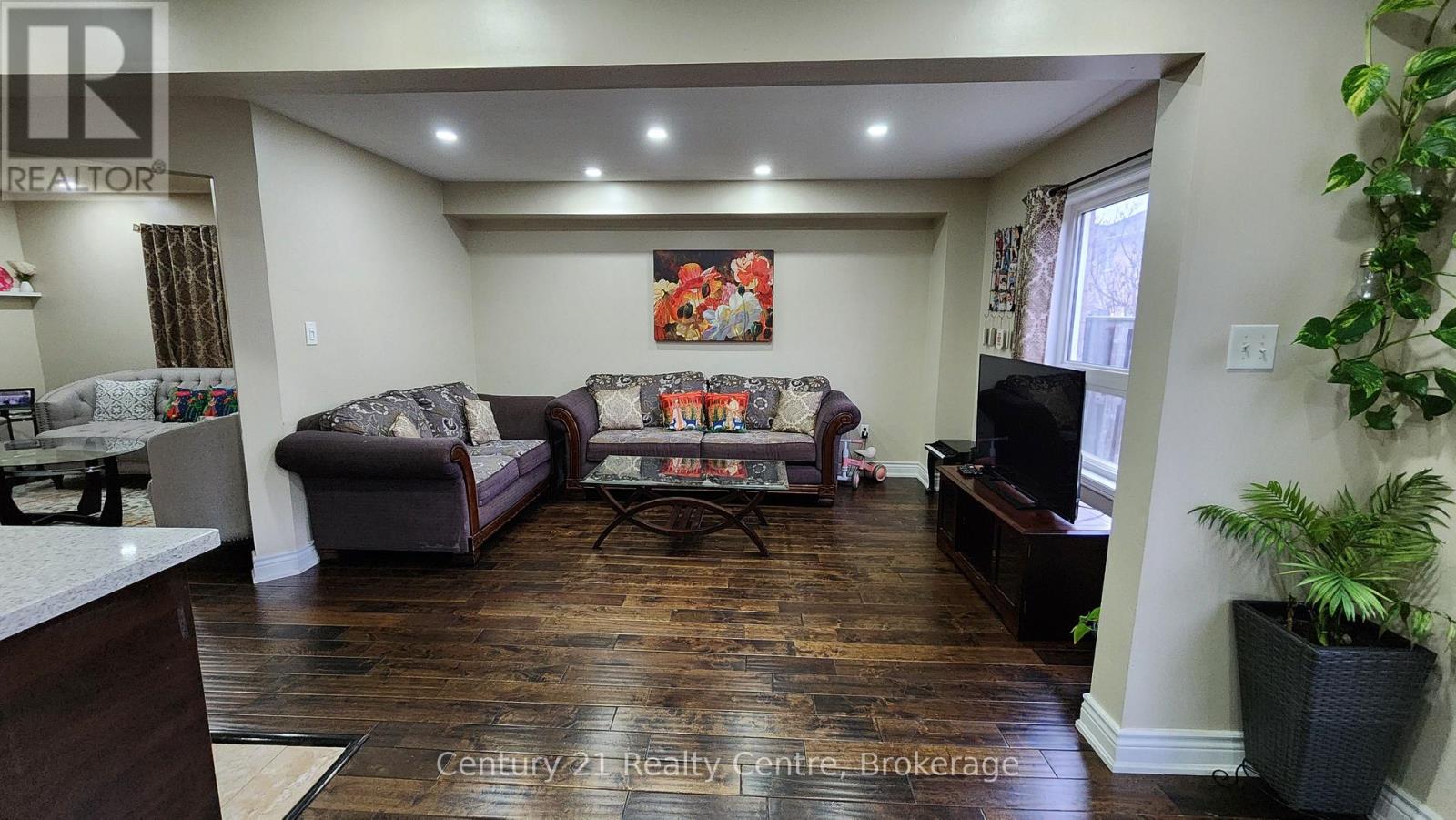 17 Vermont Road, Brampton (Fletcher's Meadow), Ontario  L7A 3G3 - Photo 7 - W12878440