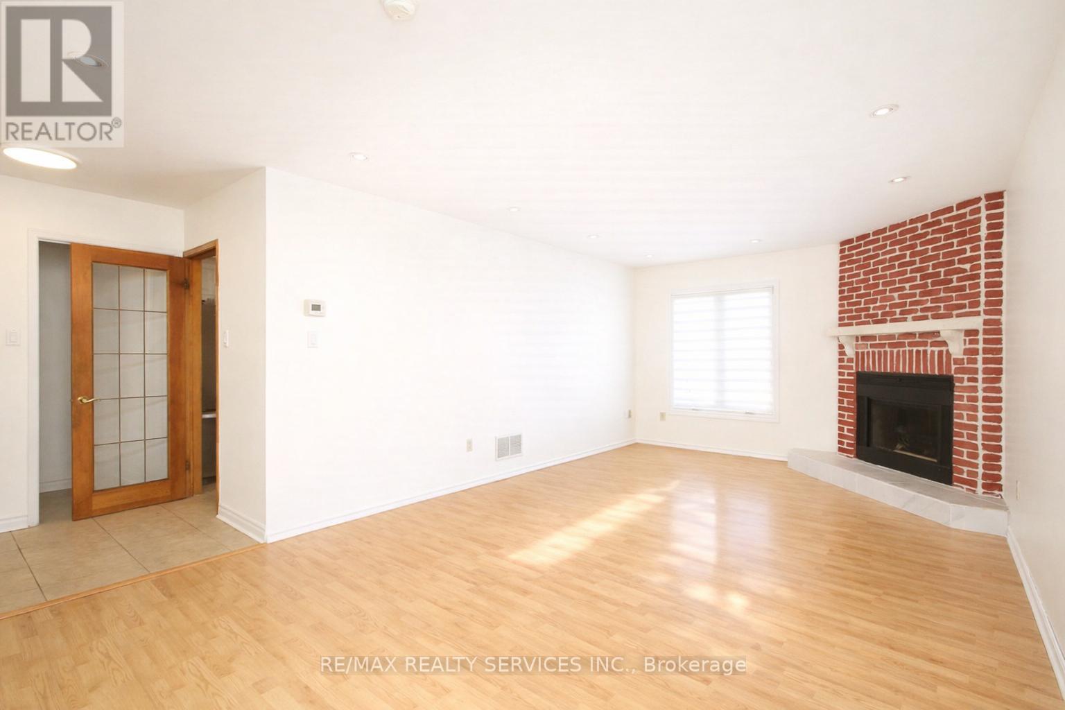 11 - 35 Ceremonial Drive, Mississauga, Ontario  L5R 3G6 - Photo 2 - W12878442