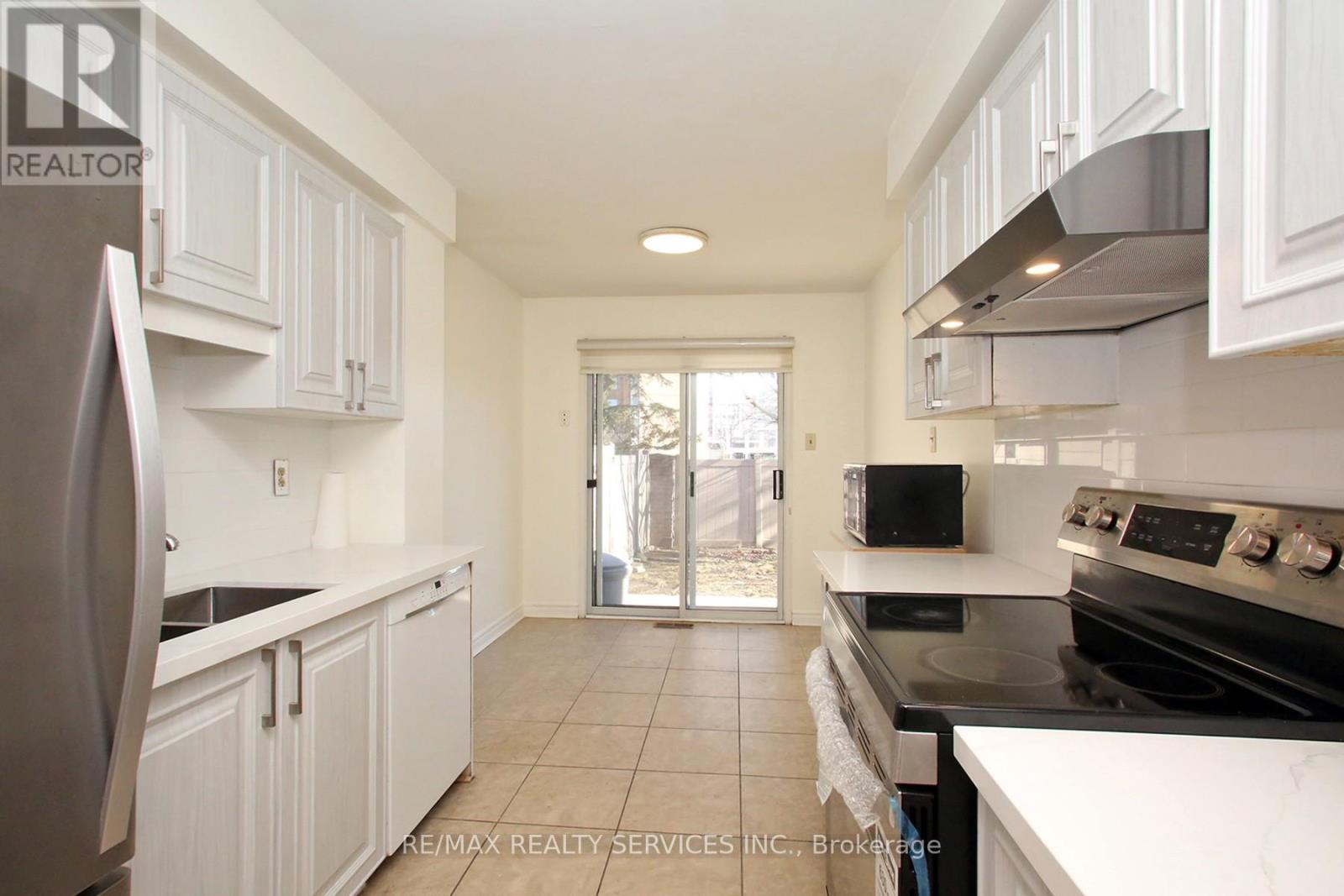 11 - 35 Ceremonial Drive, Mississauga, Ontario  L5R 3G6 - Photo 6 - W12878442