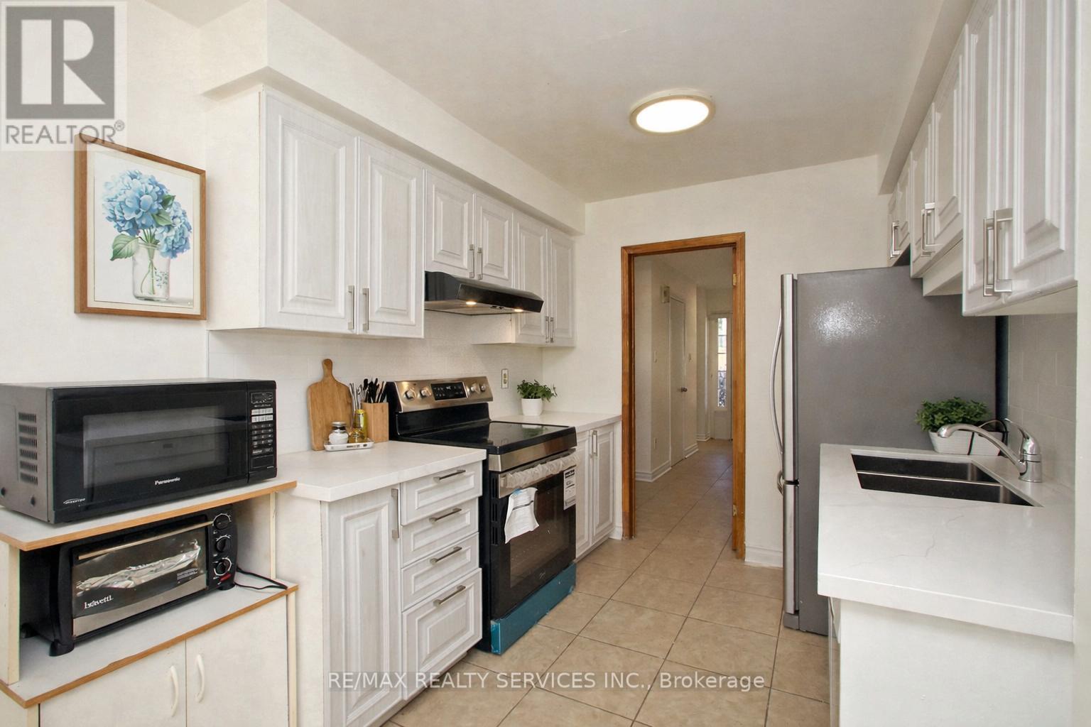 11 - 35 Ceremonial Drive, Mississauga, Ontario  L5R 3G6 - Photo 7 - W12878442