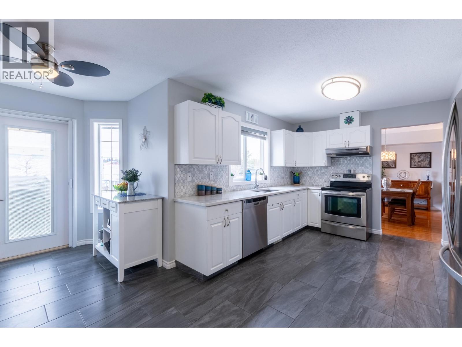 6879 Westmount Drive, Prince George, British Columbia  V2N 6R5 - Photo 7 - R3099440