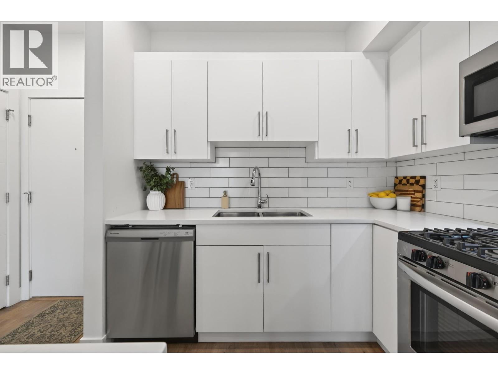 2046 Robson Place Unit# 201, Kamloops, British Columbia  V2E 0A5 - Photo 4 - 10379173