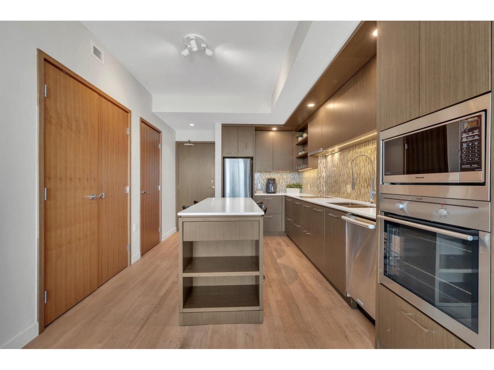 3903 13495 Central Avenue, Surrey, British Columbia  V3T 0K2 - Photo 3 - R3099419