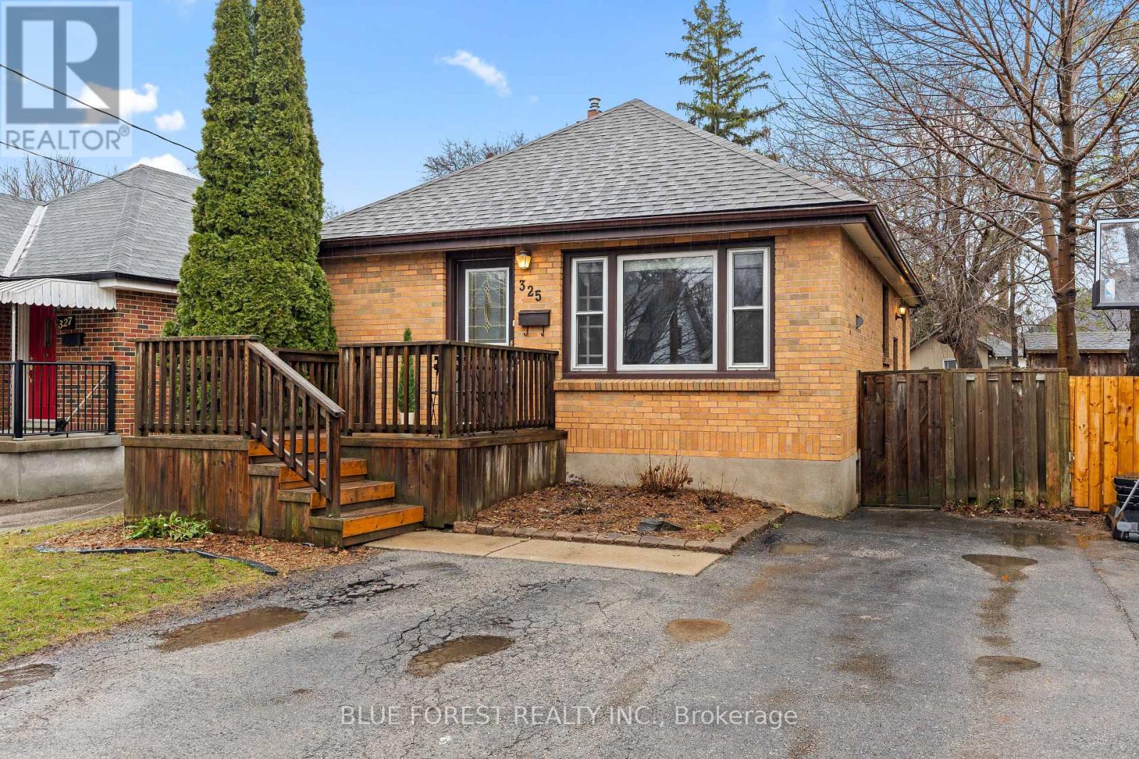 325 Emery Street E, London South, Ontario  N6C 2E4 - Photo 1 - X12878514