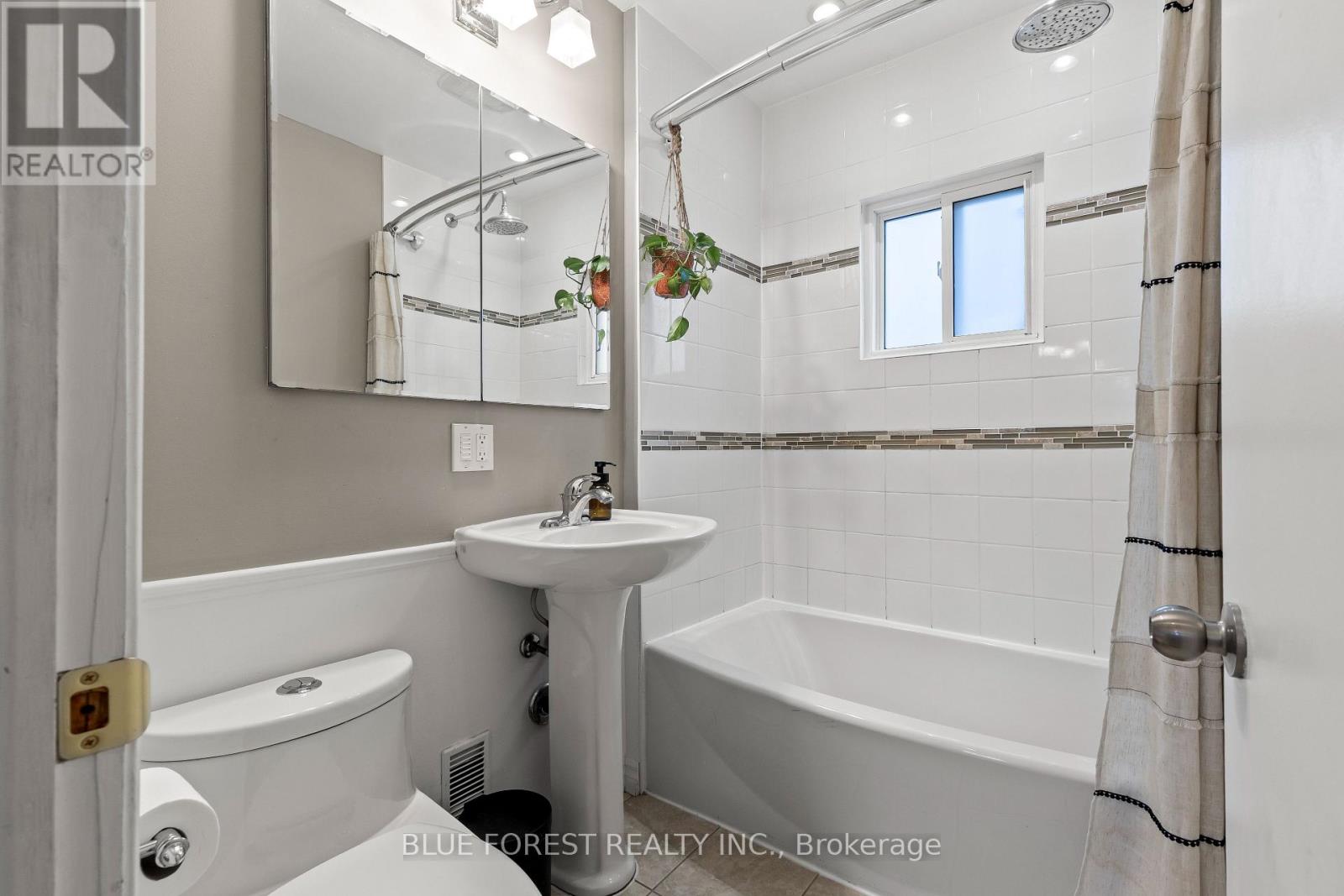 325 Emery Street E, London South, Ontario  N6C 2E4 - Photo 13 - X12878514