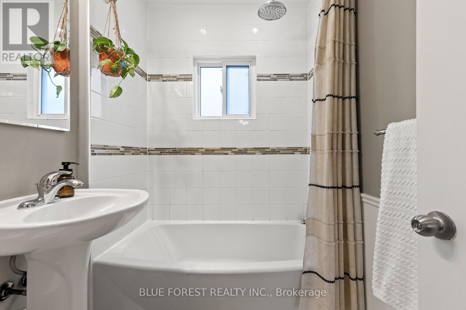 325 Emery Street E, London South, Ontario  N6C 2E4 - Photo 14 - X12878514