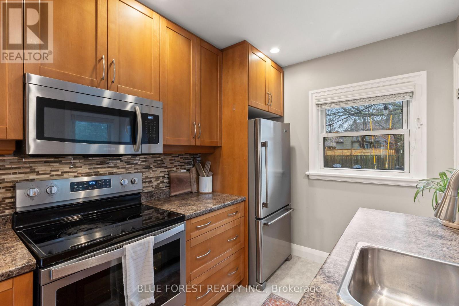 325 Emery Street E, London South, Ontario  N6C 2E4 - Photo 16 - X12878514