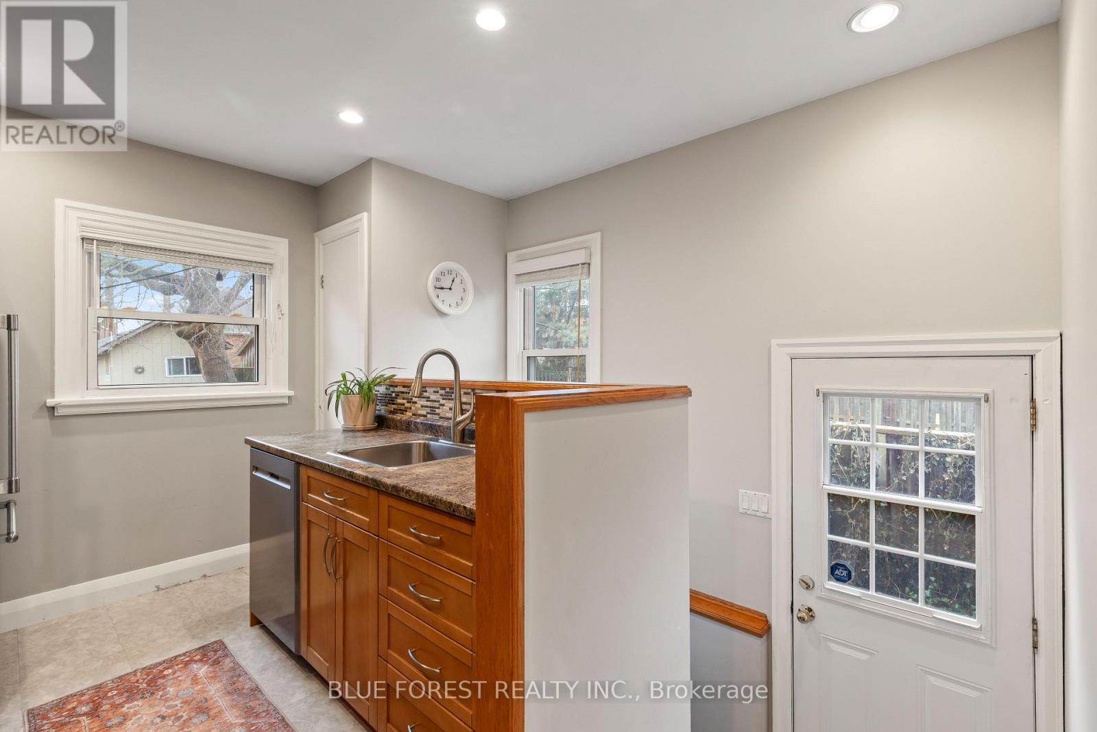 325 Emery Street E, London South, Ontario  N6C 2E4 - Photo 18 - X12878514