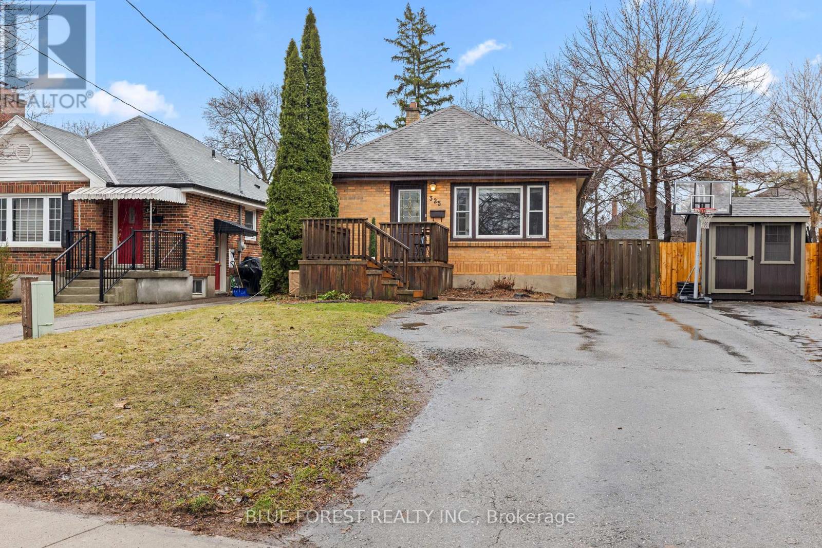 325 Emery Street E, London South, Ontario  N6C 2E4 - Photo 2 - X12878514