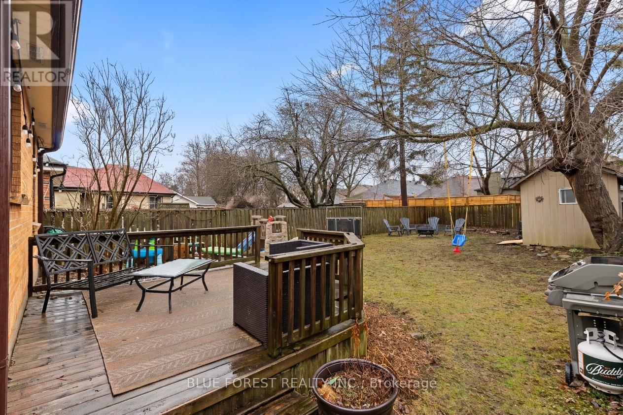 325 Emery Street E, London South, Ontario  N6C 2E4 - Photo 33 - X12878514