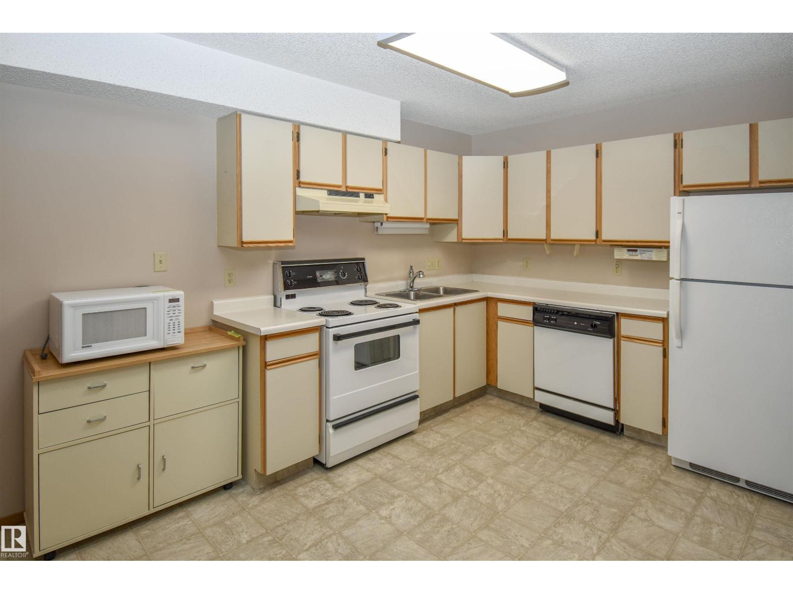 #102 4812 51 Av, Stony Plain, Alberta  T7Z 1P7 - Photo 3 - E4477154