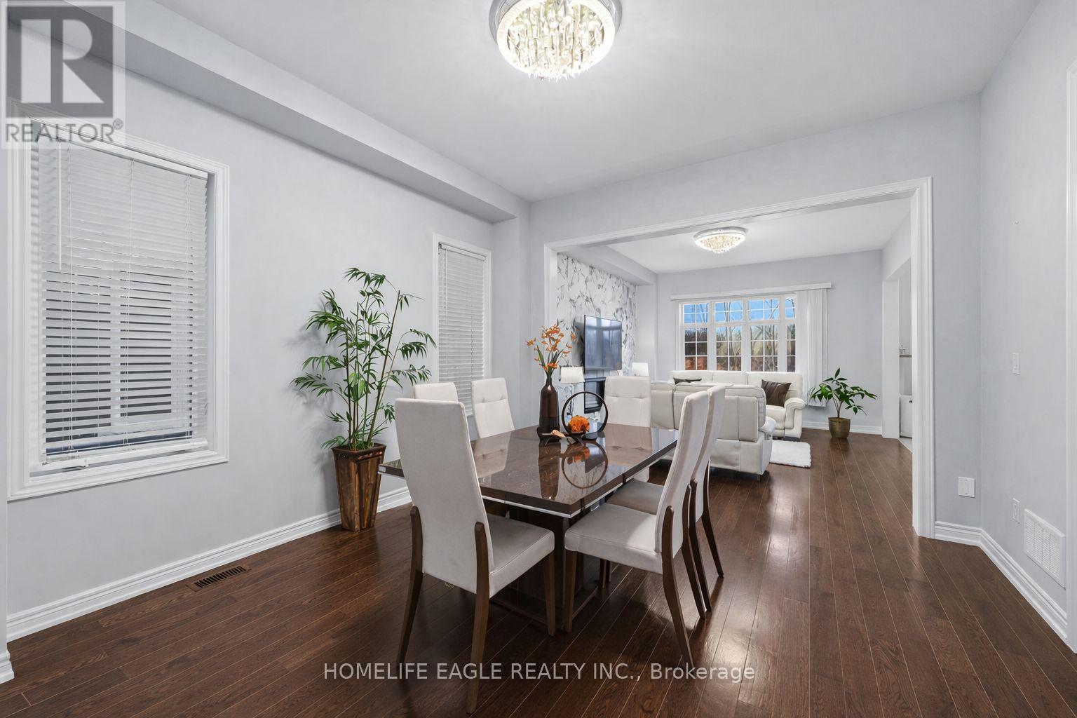 71 Woodhaven Avenue, Aurora, Ontario  L4G 3Y2 - Photo 4 - N12878060