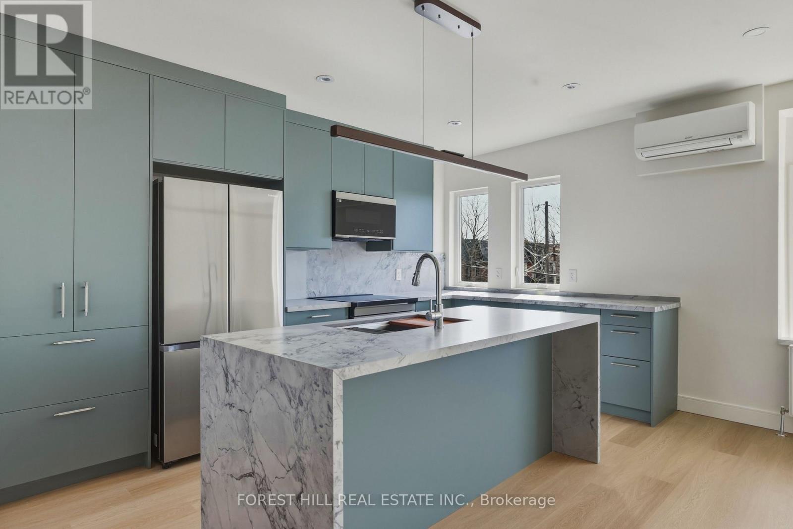 UPPER - 250 HALLAM STREET, Toronto, Ontario