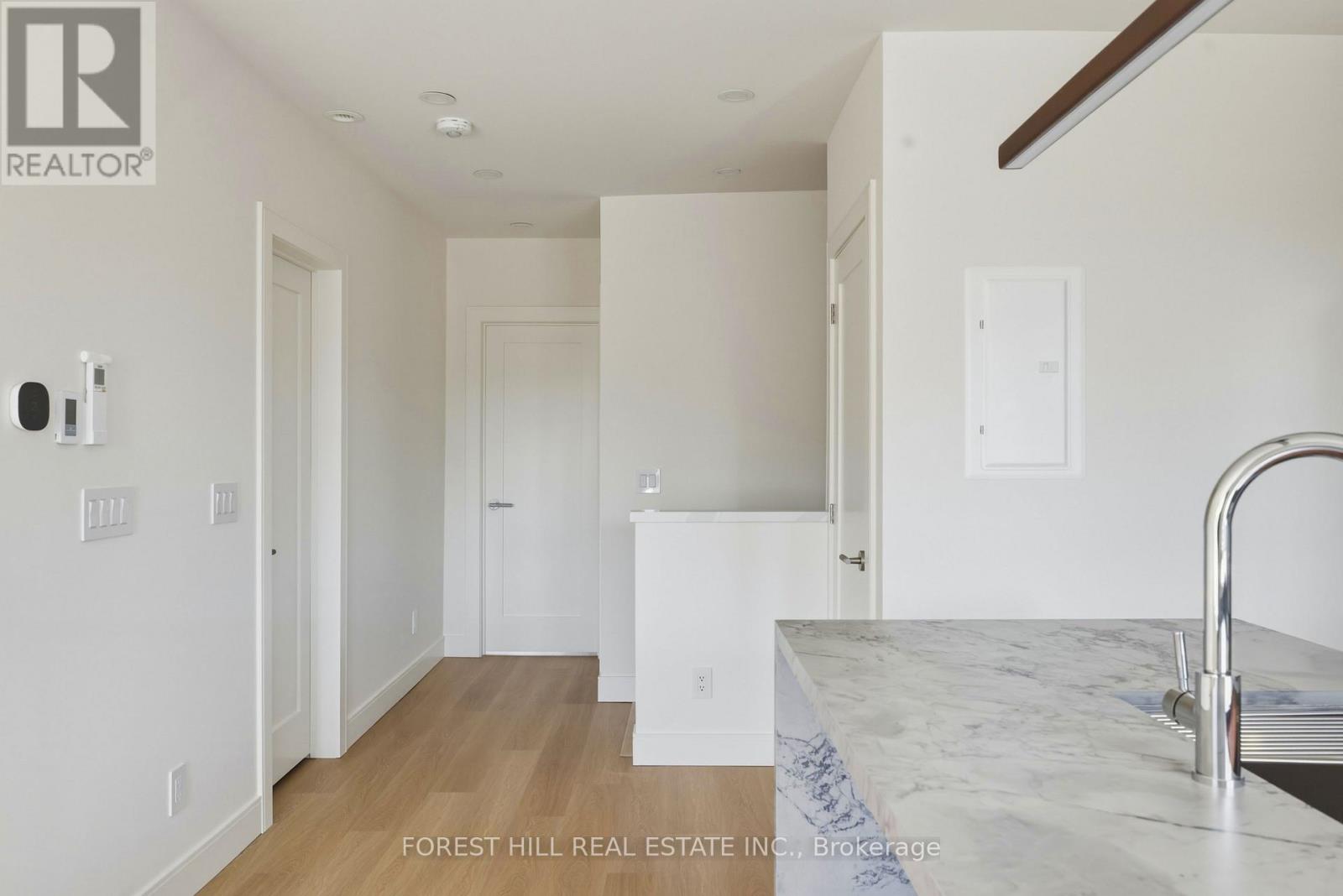 Upper - 250 Hallam Street, Toronto, Ontario  M6H 1Y1 - Photo 11 - W12878526