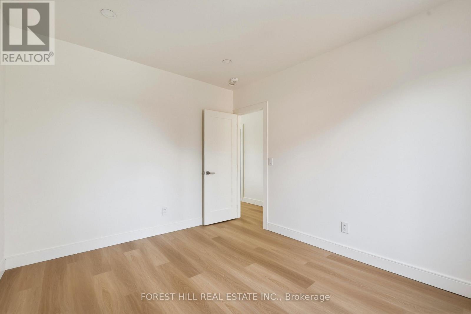 Upper - 250 Hallam Street, Toronto, Ontario  M6H 1Y1 - Photo 16 - W12878526
