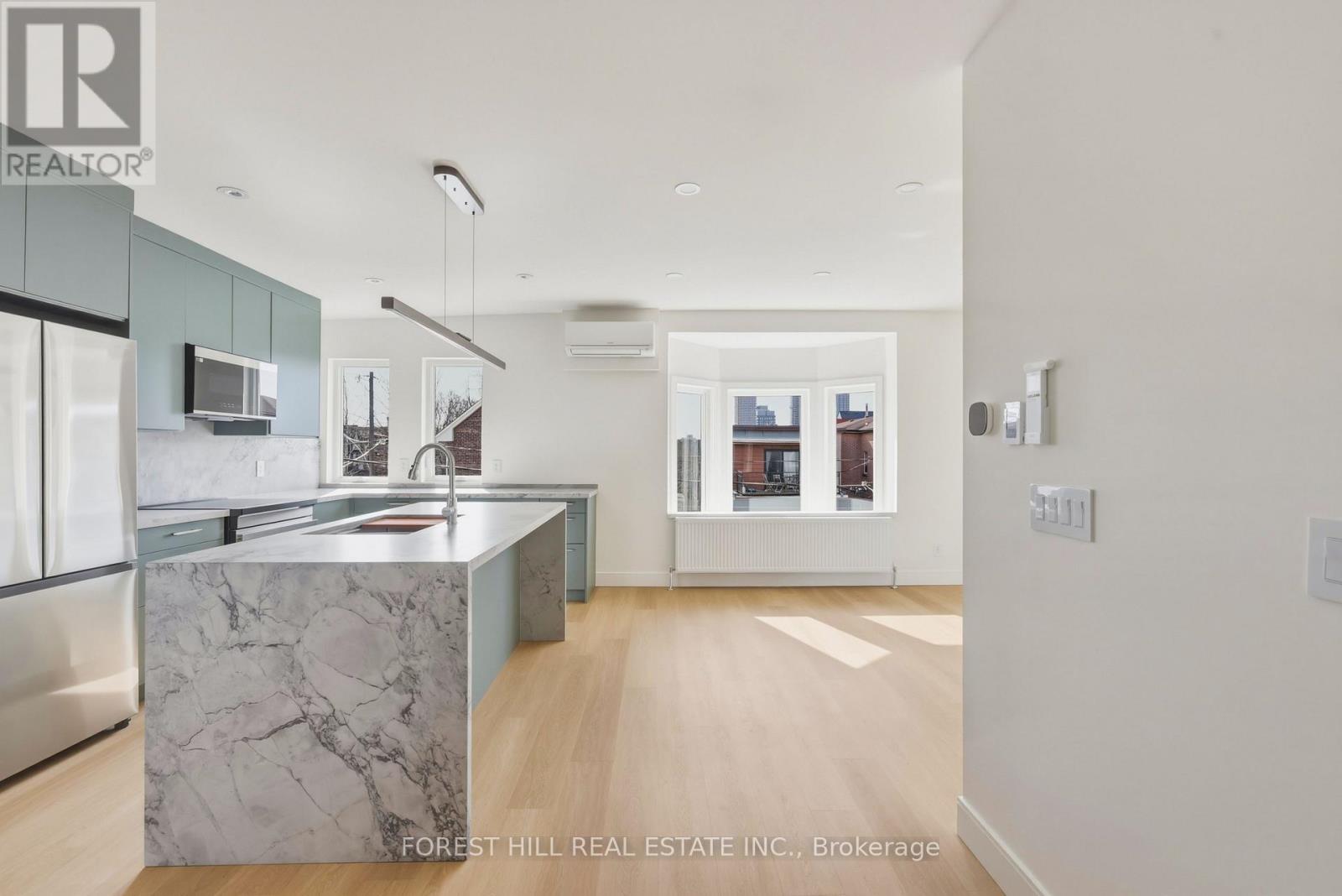 Upper - 250 Hallam Street, Toronto, Ontario  M6H 1Y1 - Photo 2 - W12878526