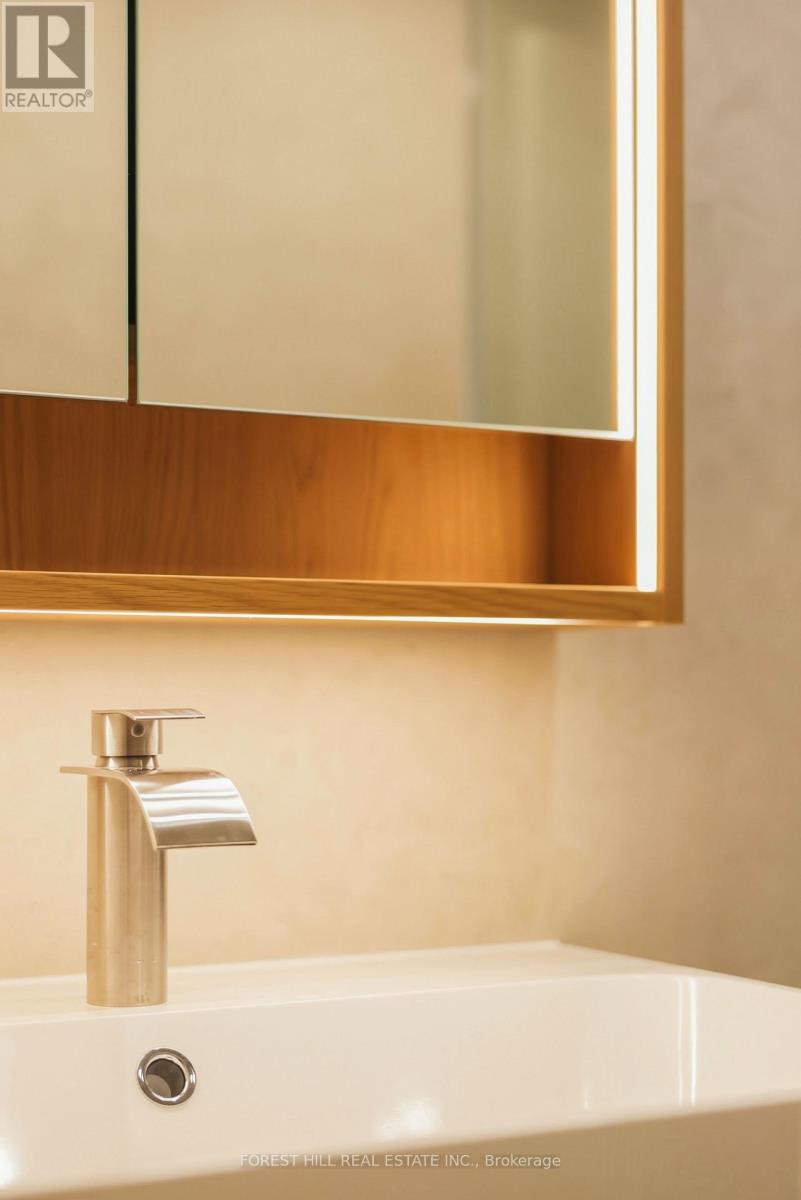 Upper - 250 Hallam Street, Toronto, Ontario  M6H 1Y1 - Photo 22 - W12878526