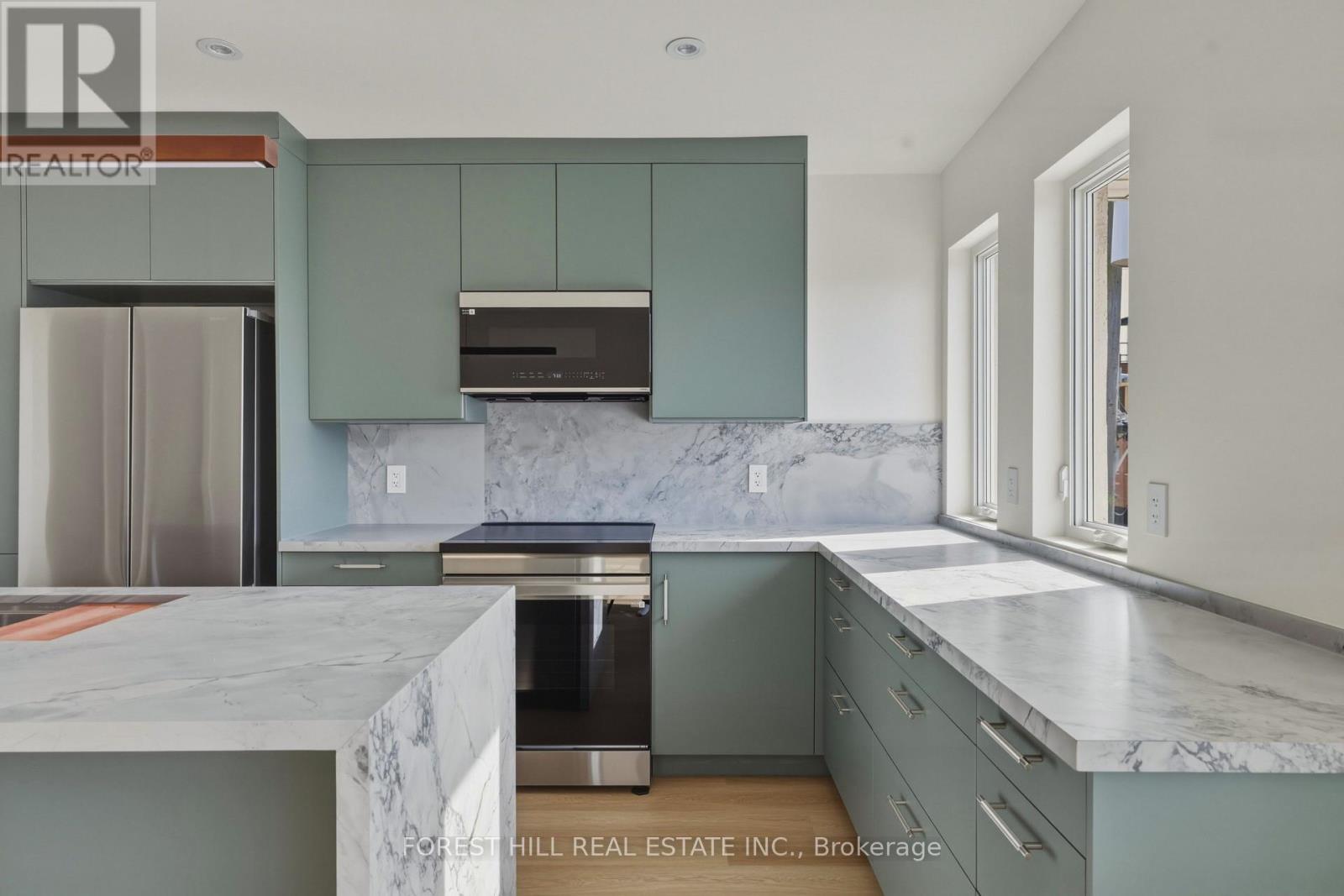 Upper - 250 Hallam Street, Toronto, Ontario  M6H 1Y1 - Photo 4 - W12878526